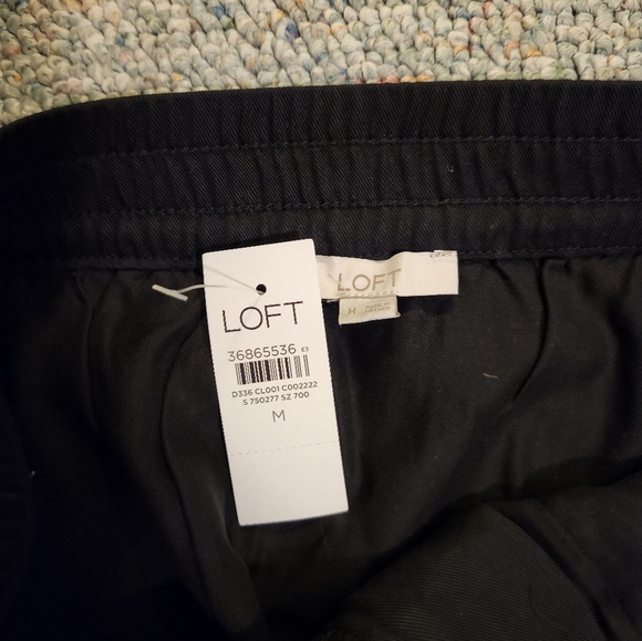 NWT LOFT Black Skirt with Pockets Size M - Picture 3 of 4